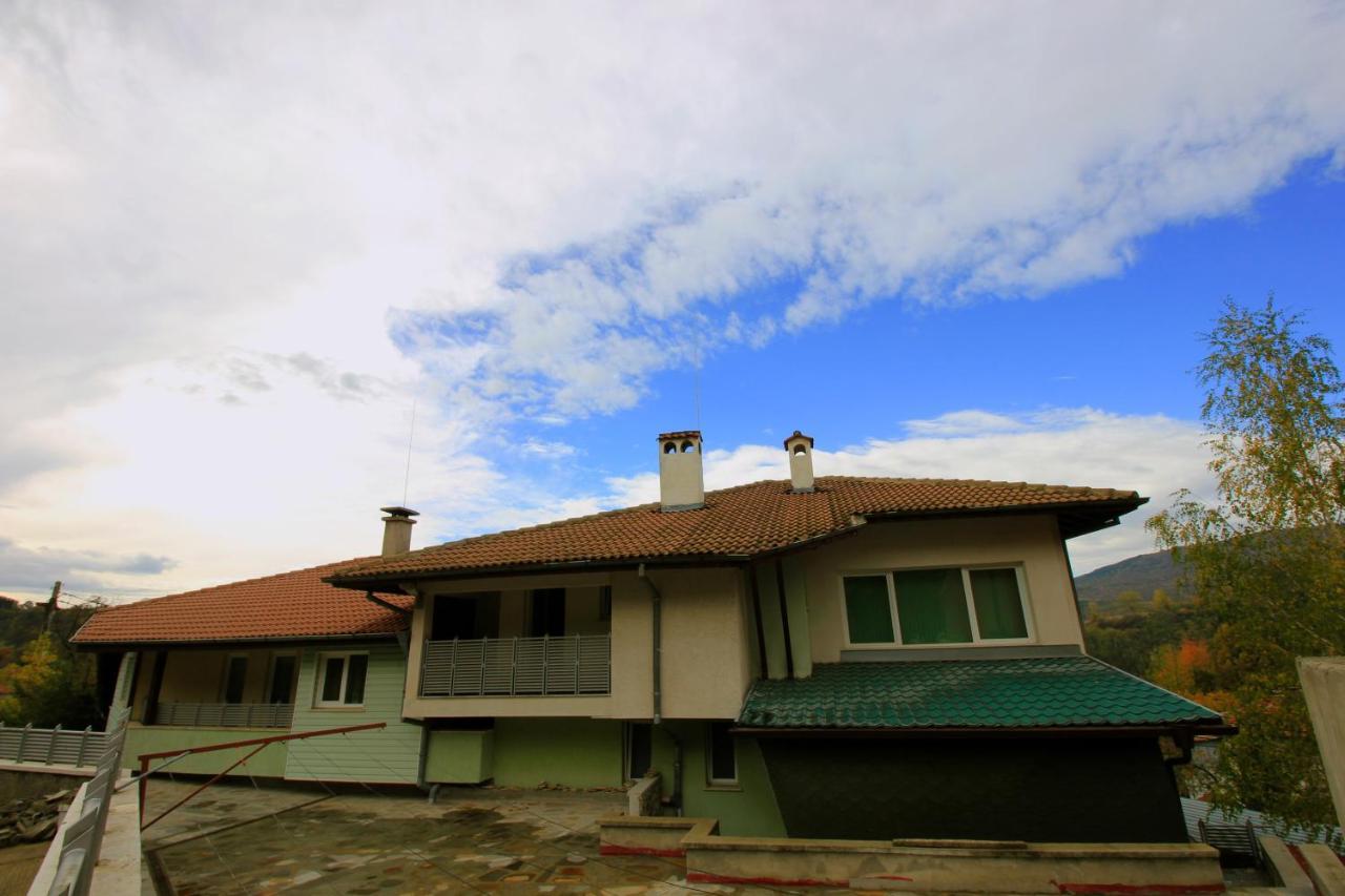 Discret Hotel & Restaurant Vladaya Exterior foto